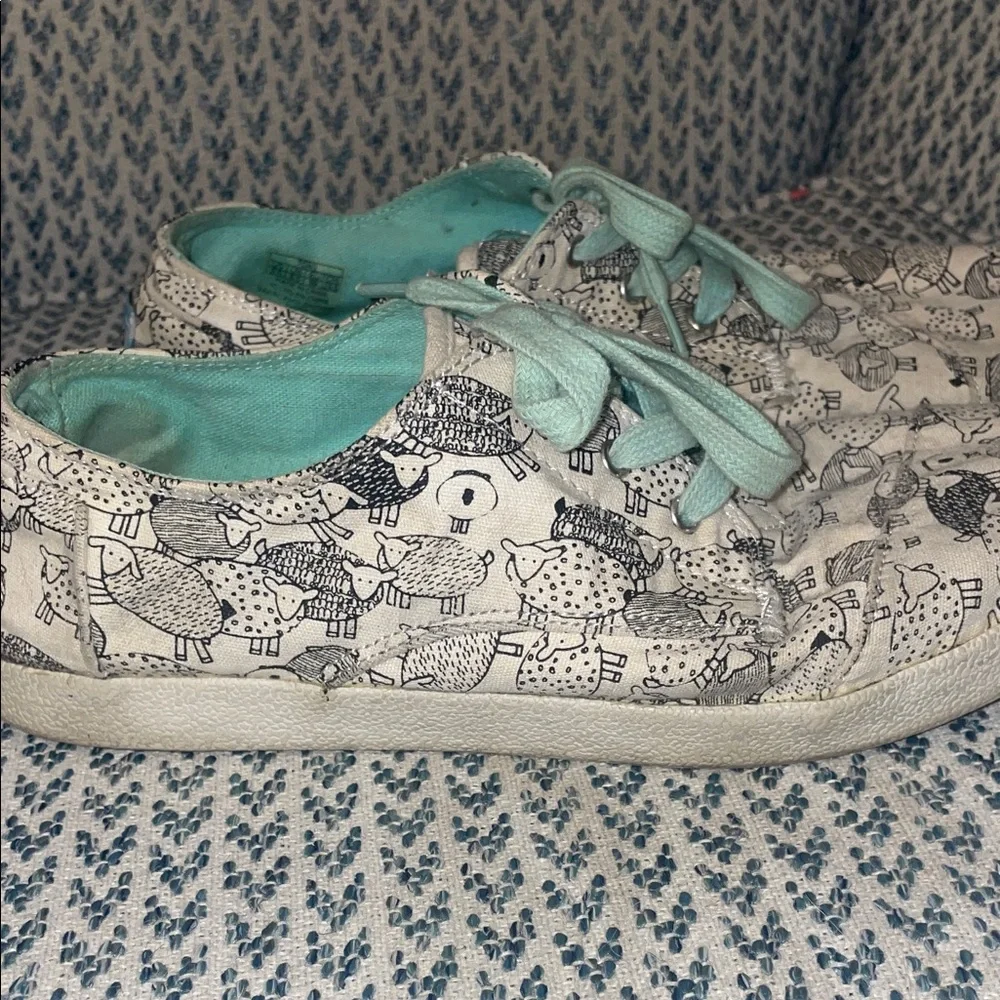 Toms White and Black Patterned Sneakers